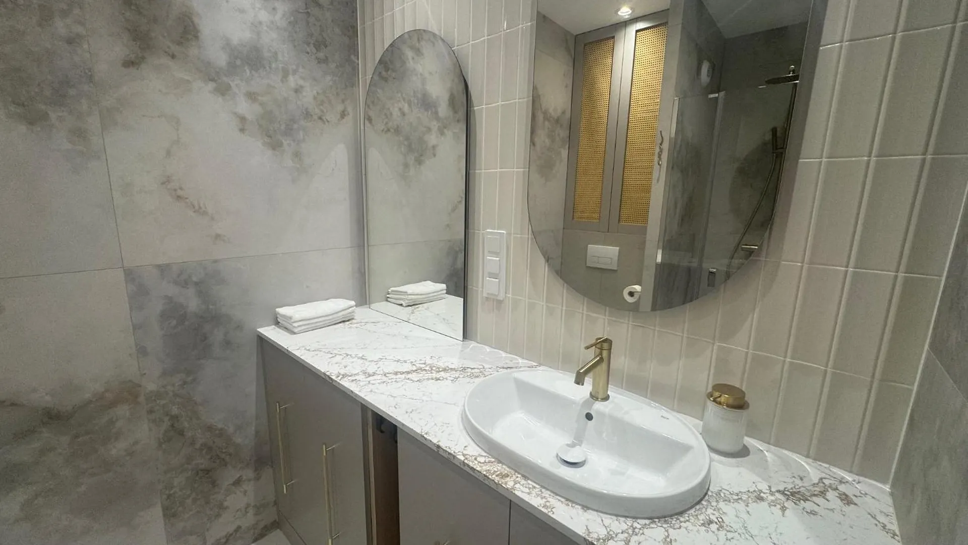 Crystal River Apartment Breslavia Polonia