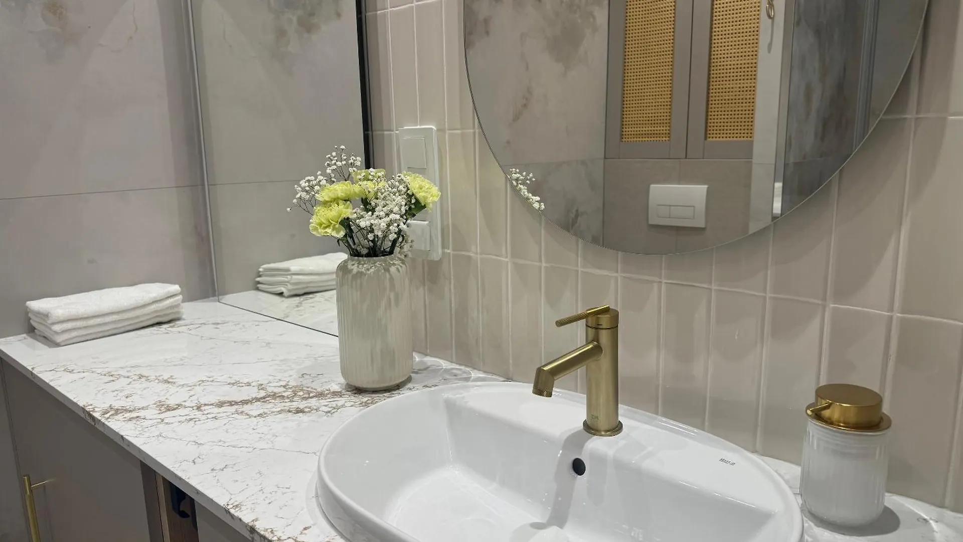Crystal River Apartment Breslavia Polonia