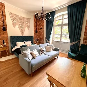 Brick Castle - Ulrich Apartment